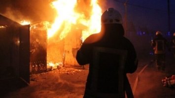 У Рівному під час пожежі згорів автомобіль  “Tesla”