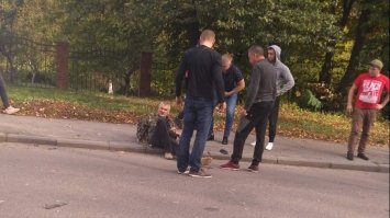 У Рівному поблизу лікарні збили пішохода
