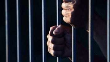 У Рівному поліцейські встановили особу зловмисника, який грабував магазини