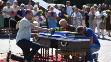У Рівному провели в останню дорогу невідомого захисника (ФОТО)