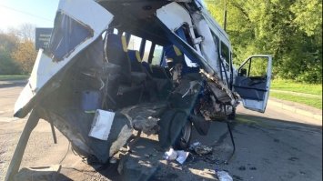 У Рівному зіткнулись чотири авто, серед них маршрутка та вантажівка 