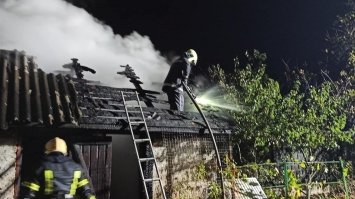 У Сарнах пожежники врятували від вогню два будинки (ВІДЕО)
