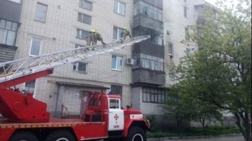 У Сарнах з палаючої квартири врятували двох людей