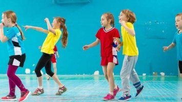 У школах хочуть зробити уроки фізкультури щоденними для учнів
