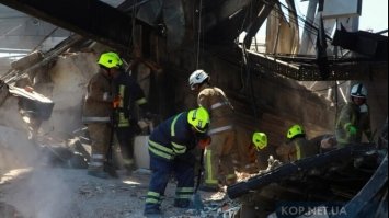 У ТЦ в Кременчуці продовжують знаходити фрагменти тіл загиблих