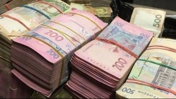 В медичних масках та капюшонах: у Запоріжжі грабіжники викрали понад 2 мільйони гривень (ВІДЕО)