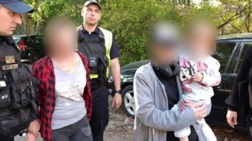 В Одесі тітка в прямому ефірі в соцмережі накачувала алкоголем свою дворічну племінницю