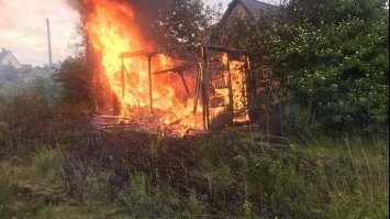 В Рівненському районі горіло приватне господарство