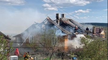 В Клевані спалахнув дах житлового будинку