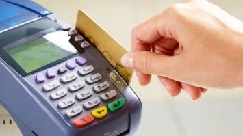 В Україні штрафуватимуть за відмову прийняти оплату карткою