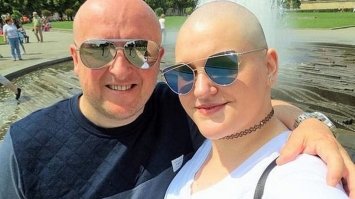 Вдала із себе хвору, щоб змусити друзів зібрати гроші на весілля