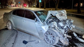 В’їхав у Mercedes: уламки від удару пошкодили ще два автомобілі