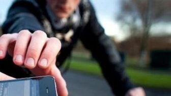 Викрали телефон: експерти розповіли, як захистити особисті дані