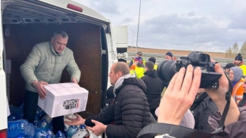 Водіям, які не можуть перетнути польський кордон, допомагають 