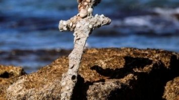 Водолази на дні Середземного моря найшли 900-річний меч - фото