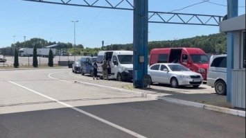 Як працюють пункти пропуску на кордоні з Польщею