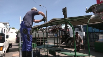 Ярмарок біля центрального ринку в Рівному демонтували
