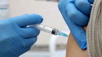З 31 січня усунуть від роботи невакцинованих працівників: кого це стосується