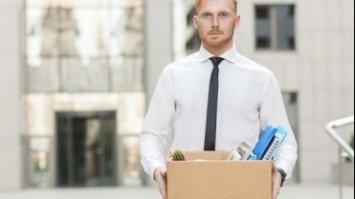 З 9 грудня в Україні почнуть відсторонювати від роботи невакцинованих: яких професій торкнеться