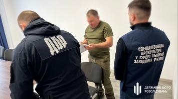 За знущання над підлеглим та наркотики затримали військкома Рівненщини 