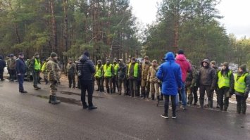 Заблукалу місяць тому у лісі на Рівненщині досі шукають