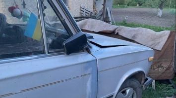 Заїхав на сходи будинку сусідки