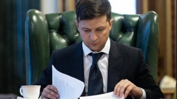 Зеленський підписав указ про відміну призову на термінову службу – що відомо